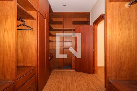 Casa para alugar com 750m², 4 quartos e 6 vagas Casa para alugar com 750m², 4 quartos e 6 vagasCloset da Suíte 3