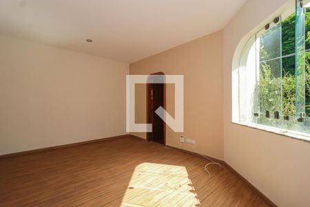 Casa para alugar com 750m², 4 quartos e 6 vagas Casa para alugar com 750m², 4 quartos e 6 vagasSuíte 2