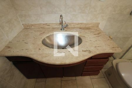 Casa para alugar com 150m², 3 quartos e 2 vagasBanheiro Social