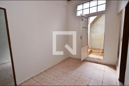 Sala de casa para alugar com 1 quarto, 70m² em São Geraldo, Belo Horizonte