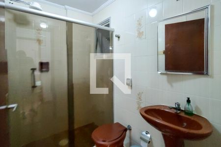 Banheiro de apartamento para alugar com 1 quarto, 60m² em Vila Tupi, Praia Grande