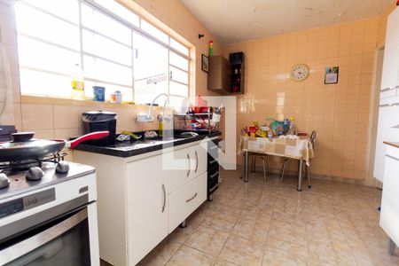 Casa à venda com 111m², 3 quartos e 2 vagas Casa à venda com 111m², 3 quartos e 2 vagasCozinha