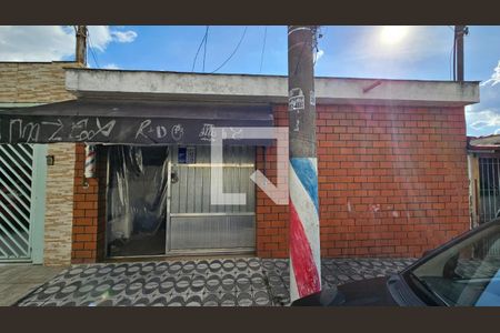 Casa à venda com 111m², 3 quartos e 2 vagas Casa à venda com 111m², 3 quartos e 2 vagasFachada