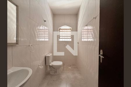 Casa para alugar com 97m², 3 quartos e 1 vaga Casa para alugar com 97m², 3 quartos e 1 vagaBanheiro