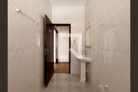 Casa para alugar com 97m², 3 quartos e 1 vaga Casa para alugar com 97m², 3 quartos e 1 vagaBanheiro