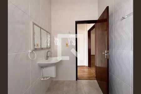 Casa para alugar com 97m², 3 quartos e 1 vaga Casa para alugar com 97m², 3 quartos e 1 vagaBanheiro 2