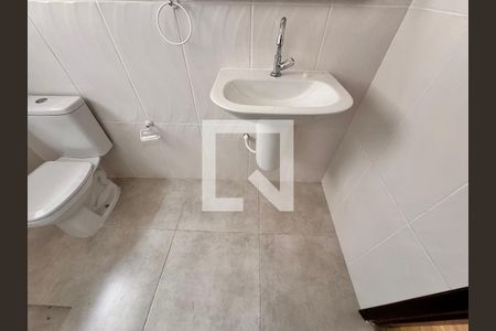 Casa para alugar com 97m², 3 quartos e 1 vaga Casa para alugar com 97m², 3 quartos e 1 vagaBanheiro 2