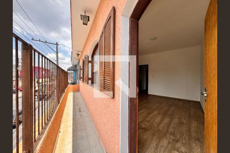 Casa para alugar com 97m², 3 quartos e 1 vaga Casa para alugar com 97m², 3 quartos e 1 vagaSacada