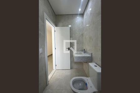 Casa à venda com 136m², 3 quartos e 2 vagas Casa à venda com 136m², 3 quartos e 2 vagasBanheiro da Suíte