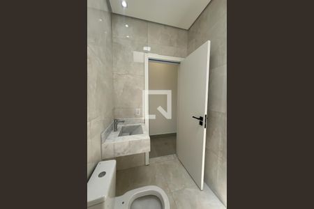 Casa à venda com 136m², 3 quartos e 2 vagas Casa à venda com 136m², 3 quartos e 2 vagasBanheiro