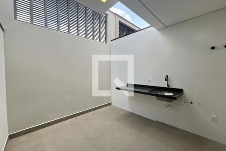 Casa à venda com 136m², 3 quartos e 2 vagas Casa à venda com 136m², 3 quartos e 2 vagasÁrea de Serviço