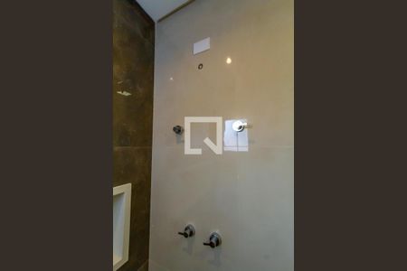 Casa à venda com 253m², 3 quartos e 4 vagasBanheiro da Suíte 1