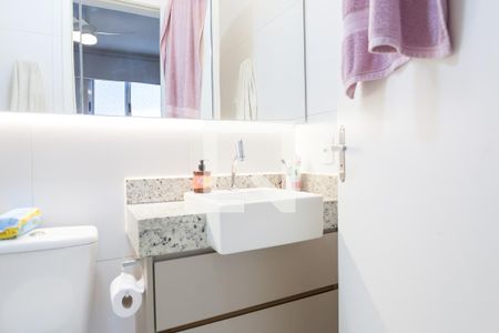 Apartamento à venda com 70m², 3 quartos e 2 vagas Apartamento à venda com 70m², 3 quartos e 2 vagasBanheiro da Suíte