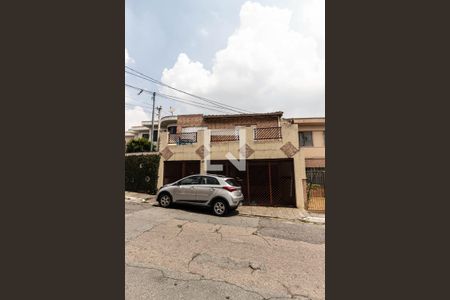 Casa à venda com 150m², 3 quartos e 2 vagas Casa à venda com 150m², 3 quartos e 2 vagasFachada