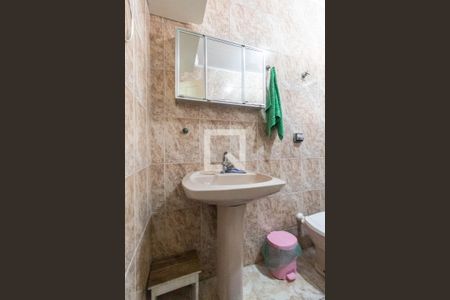 Casa à venda com 150m², 3 quartos e 2 vagas Casa à venda com 150m², 3 quartos e 2 vagasBanheiro