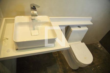 Casa à venda com 253m², 3 quartos e 4 vagasBanheiro da Suíte 1