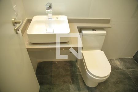 Casa à venda com 253m², 3 quartos e 4 vagasBanheiro da Suíte 2