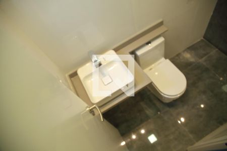 Casa à venda com 253m², 3 quartos e 4 vagasBanheiro da Suíte 2