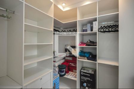 Apartamento para alugar com 60m², 2 quartos e 1 vaga Apartamento para alugar com 60m², 2 quartos e 1 vagaArmário do Quarto 2