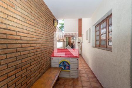 Casa à venda com 249m², 4 quartos e 3 vagas Casa à venda com 249m², 4 quartos e 3 vagasCorredor externo