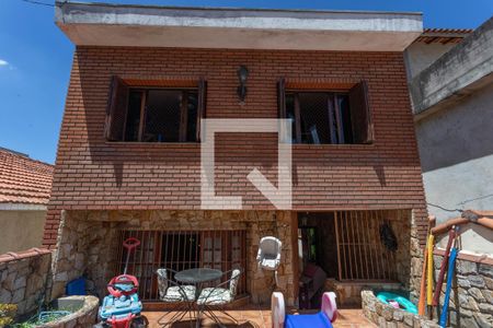 Casa à venda com 249m², 4 quartos e 3 vagas Casa à venda com 249m², 4 quartos e 3 vagasVaranda