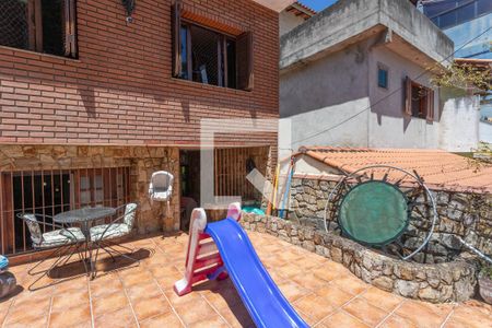 Casa à venda com 249m², 4 quartos e 3 vagas Casa à venda com 249m², 4 quartos e 3 vagasVaranda