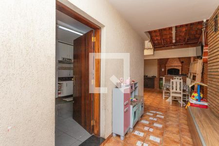 Casa à venda com 249m², 4 quartos e 3 vagas Casa à venda com 249m², 4 quartos e 3 vagasEntrada cozinha
