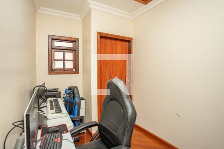 Casa à venda com 249m², 4 quartos e 3 vagas Casa à venda com 249m², 4 quartos e 3 vagasEscritório