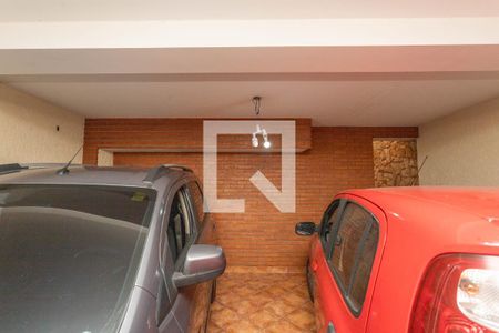 Casa à venda com 249m², 4 quartos e 3 vagas Casa à venda com 249m², 4 quartos e 3 vagasGaragem