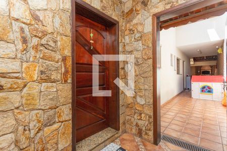 Casa à venda com 249m², 4 quartos e 3 vagas Casa à venda com 249m², 4 quartos e 3 vagasEntrada