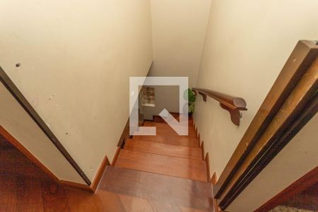 Casa à venda com 249m², 4 quartos e 3 vagas Casa à venda com 249m², 4 quartos e 3 vagasEscada para os Quartos