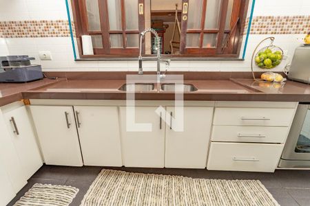 Casa à venda com 249m², 4 quartos e 3 vagas Casa à venda com 249m², 4 quartos e 3 vagasCozinha