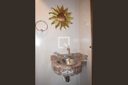 Casa à venda com 300m², 3 quartos e 4 vagasLavabo