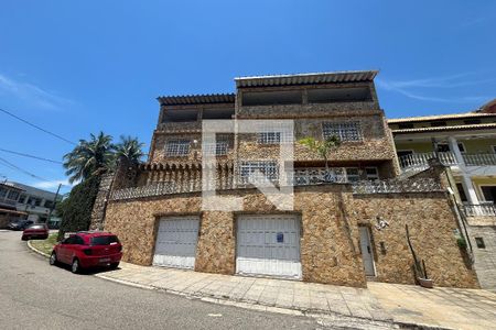 Casa à venda com 1100m², 8 quartos e 3 vagas Casa à venda com 1100m², 8 quartos e 3 vagasFachada e placa