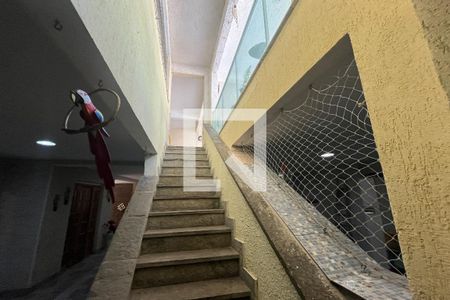 Casa à venda com 1100m², 8 quartos e 3 vagas Casa à venda com 1100m², 8 quartos e 3 vagasEscada 2