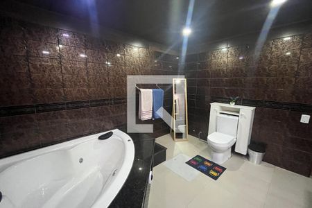 Casa à venda com 1100m², 8 quartos e 3 vagas Casa à venda com 1100m², 8 quartos e 3 vagasBanheiro do Quarto 1