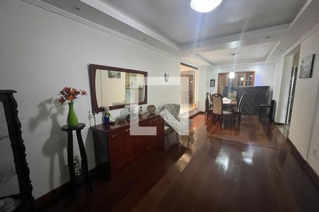 Casa à venda com 1100m², 8 quartos e 3 vagas Casa à venda com 1100m², 8 quartos e 3 vagasCopa