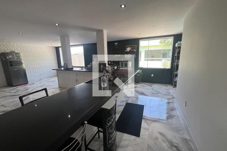 Casa à venda com 1100m², 8 quartos e 3 vagas Casa à venda com 1100m², 8 quartos e 3 vagasCozinha 3