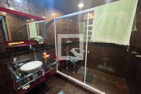 Casa à venda com 1100m², 8 quartos e 3 vagas Casa à venda com 1100m², 8 quartos e 3 vagasBanheiro do Quarto 2