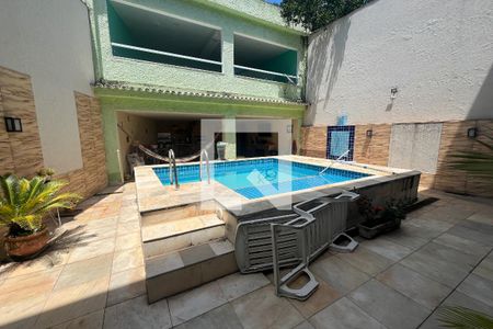 Casa à venda com 1100m², 8 quartos e 3 vagas Casa à venda com 1100m², 8 quartos e 3 vagasPiscina