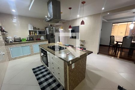 Casa à venda com 1100m², 8 quartos e 3 vagas Casa à venda com 1100m², 8 quartos e 3 vagasCozinha 1