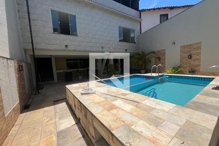 Casa à venda com 1100m², 8 quartos e 3 vagas Casa à venda com 1100m², 8 quartos e 3 vagasPiscina