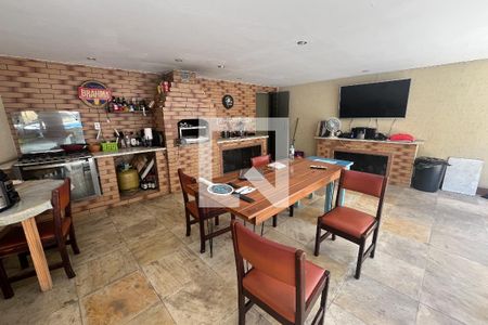 Casa à venda com 1100m², 8 quartos e 3 vagas Casa à venda com 1100m², 8 quartos e 3 vagasChurrasqueira