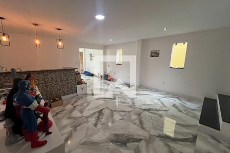 Casa à venda com 1100m², 8 quartos e 3 vagas Casa à venda com 1100m², 8 quartos e 3 vagasSala de cinema