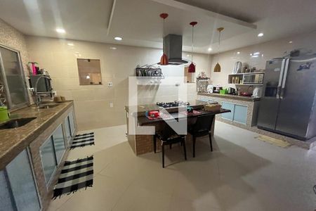 Casa à venda com 1100m², 8 quartos e 3 vagas Casa à venda com 1100m², 8 quartos e 3 vagasCozinha 1