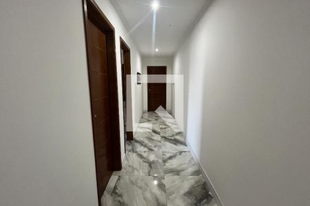 Casa à venda com 1100m², 8 quartos e 3 vagas Casa à venda com 1100m², 8 quartos e 3 vagasCorredor 2