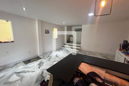 Casa à venda com 1100m², 8 quartos e 3 vagas Casa à venda com 1100m², 8 quartos e 3 vagasSala de cinema