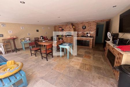 Casa à venda com 1100m², 8 quartos e 3 vagas Casa à venda com 1100m², 8 quartos e 3 vagasChurrasqueira