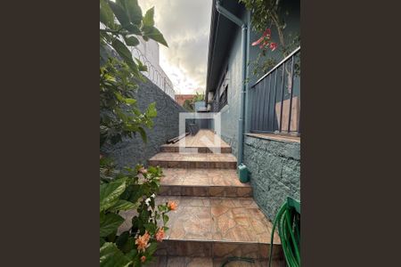 Casa à venda com 160m², 3 quartos e 1 vaga Casa à venda com 160m², 3 quartos e 1 vagaEscada