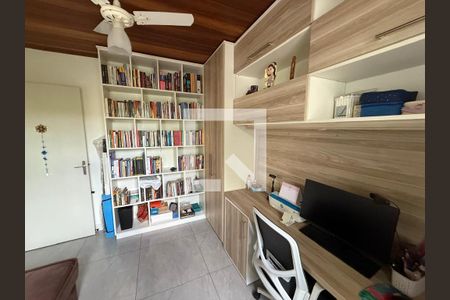 Casa à venda com 160m², 3 quartos e 1 vaga Casa à venda com 160m², 3 quartos e 1 vagaEscritório